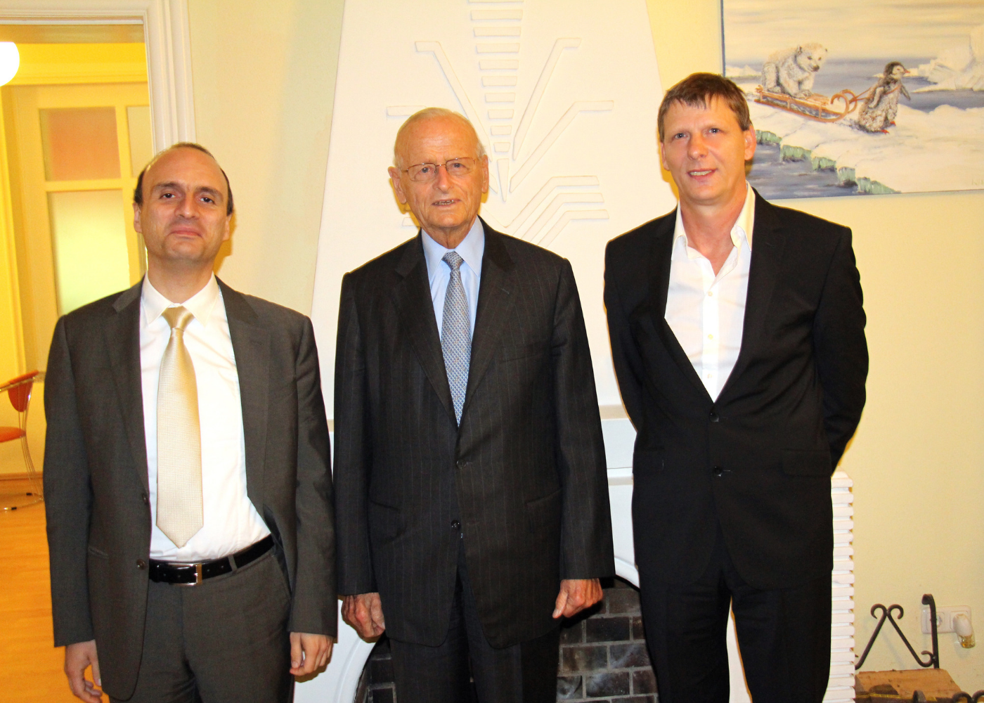 Lavinio Cerquetti, Vice President of community4you AG; Prof. Dr. Carl H. Hahn; Uwe Bauch, President of community4you AG in front of the stylish fireplace in the villa Hahn